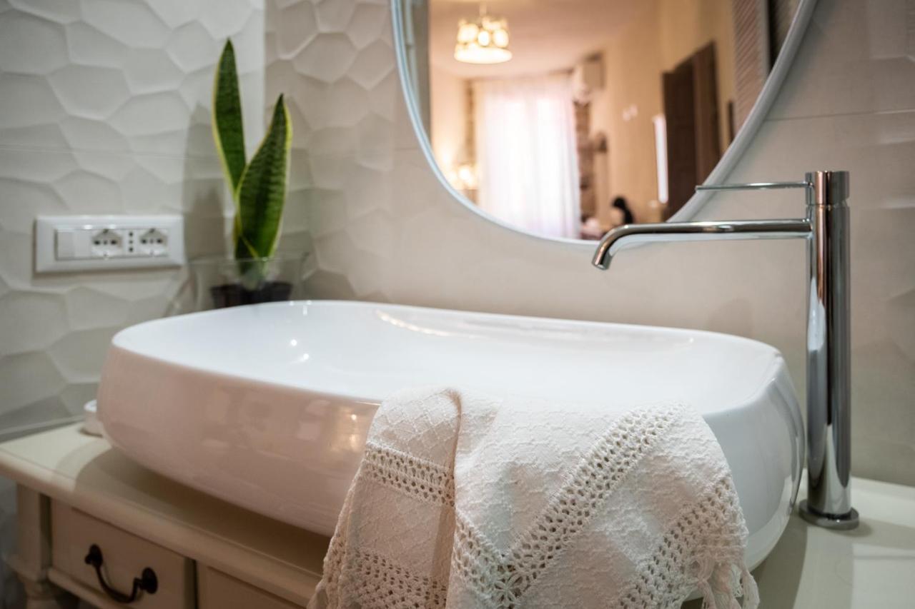 Dimora Sant'Ignazio Guest House Боза Екстер'єр фото