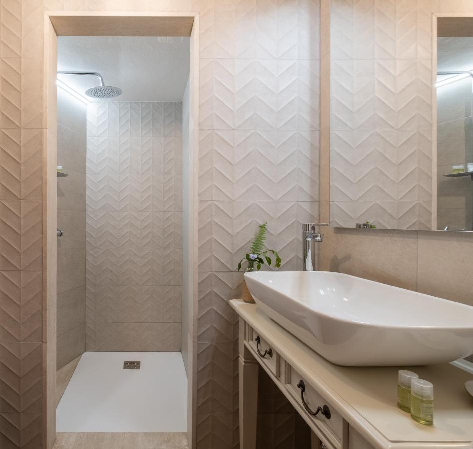 Dimora Sant'Ignazio Guest House Боза Екстер'єр фото