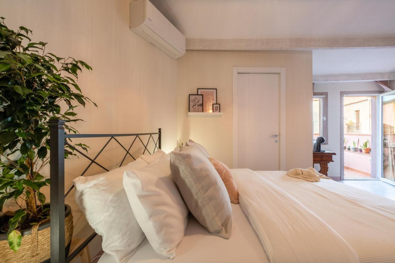 Dimora Sant'Ignazio Guest House Боза Екстер'єр фото