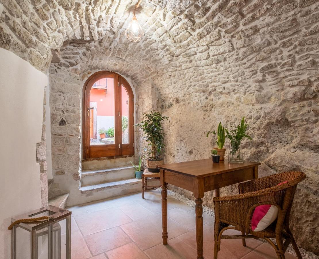 Dimora Sant'Ignazio Guest House Боза Екстер'єр фото