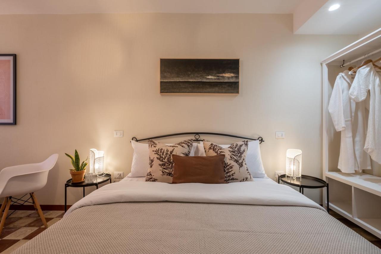 Dimora Sant'Ignazio Guest House Боза Екстер'єр фото