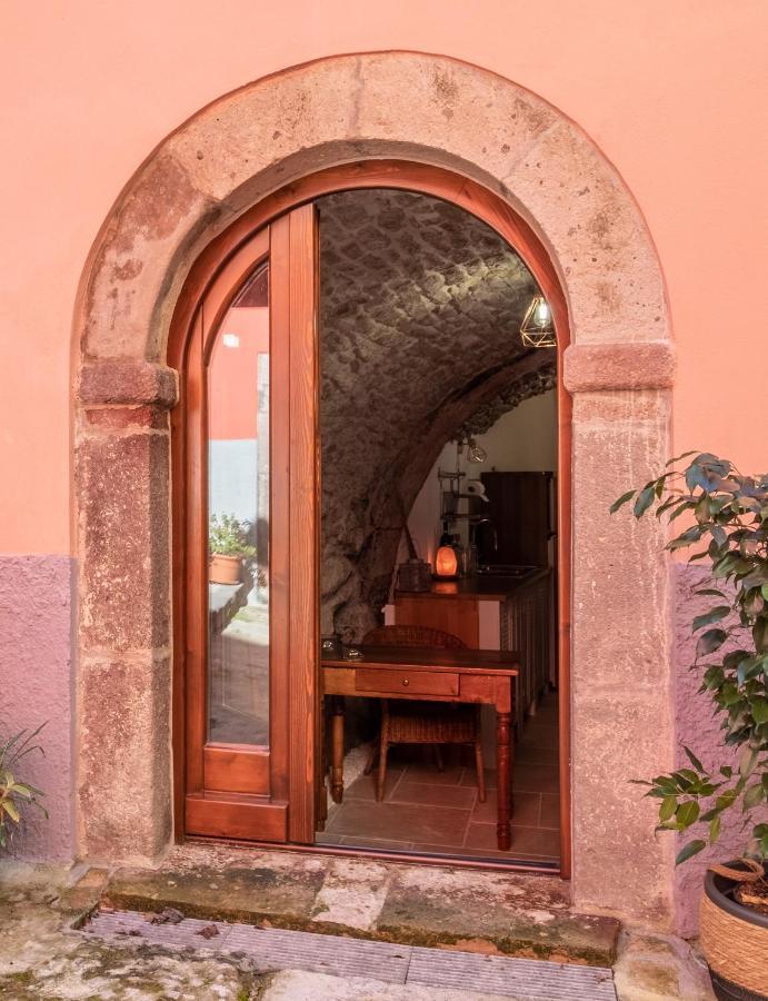 Dimora Sant'Ignazio Guest House Боза Екстер'єр фото
