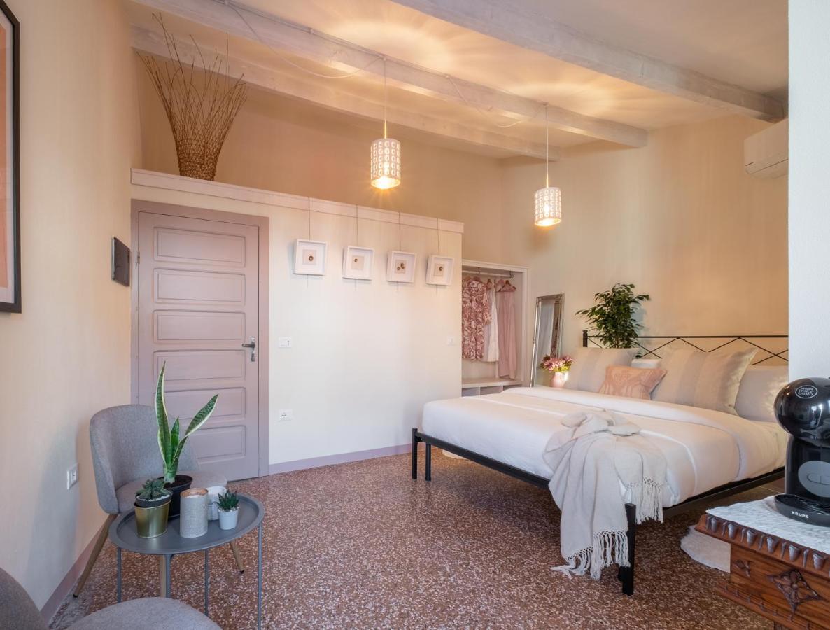 Dimora Sant'Ignazio Guest House Боза Екстер'єр фото