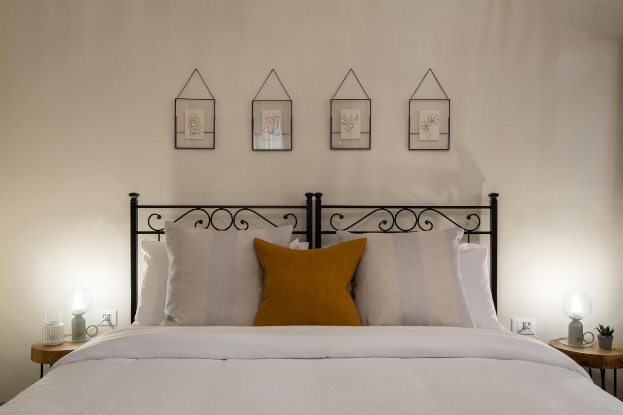 Dimora Sant'Ignazio Guest House Боза Екстер'єр фото